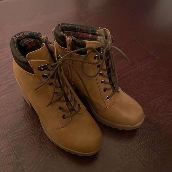 Brown leather boot heals from Call it Spring - Picture 4 of 4